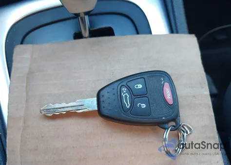 2013 Chrysler 200 Lx z USA, uszkodzony, nr VIN 1C3CCBAB6DN642302